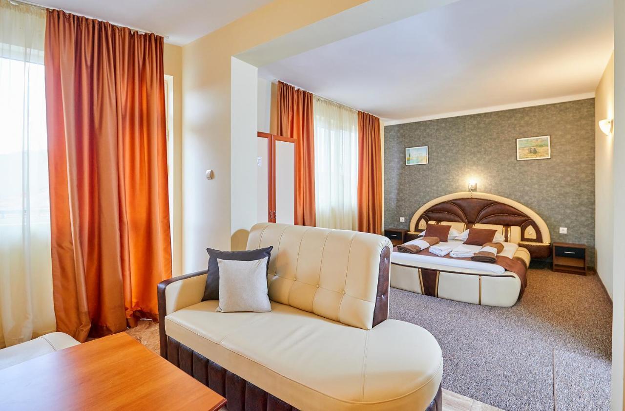 Peneka Hotel Pomorie Bagian luar foto