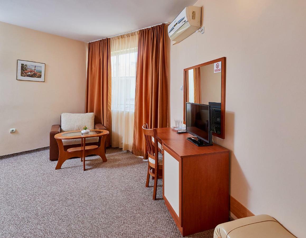 Peneka Hotel Pomorie Bagian luar foto